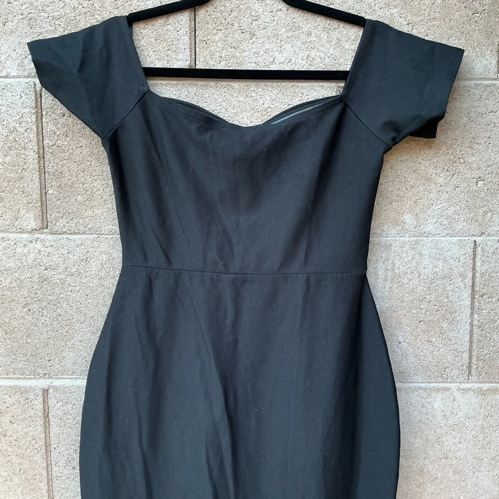 NWOT Lulu’s How Much I Care Black Off-the-Shoulder Midi Dress Medium Bodycon